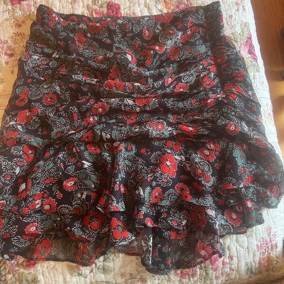 VERONICA BEARD Mini Skirt Black Red Sz 2 Floral Print Ruched Front Zip Chic - Picture 6 of 12